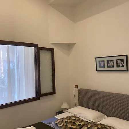 Plebiscito 3* Naples
