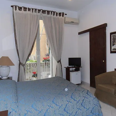Plebiscito 3* Naples