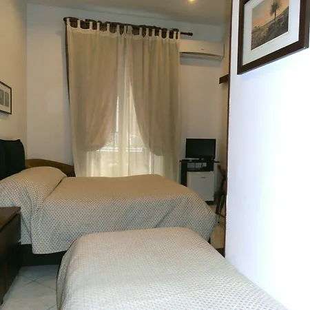 Plebiscito 3* Naples
